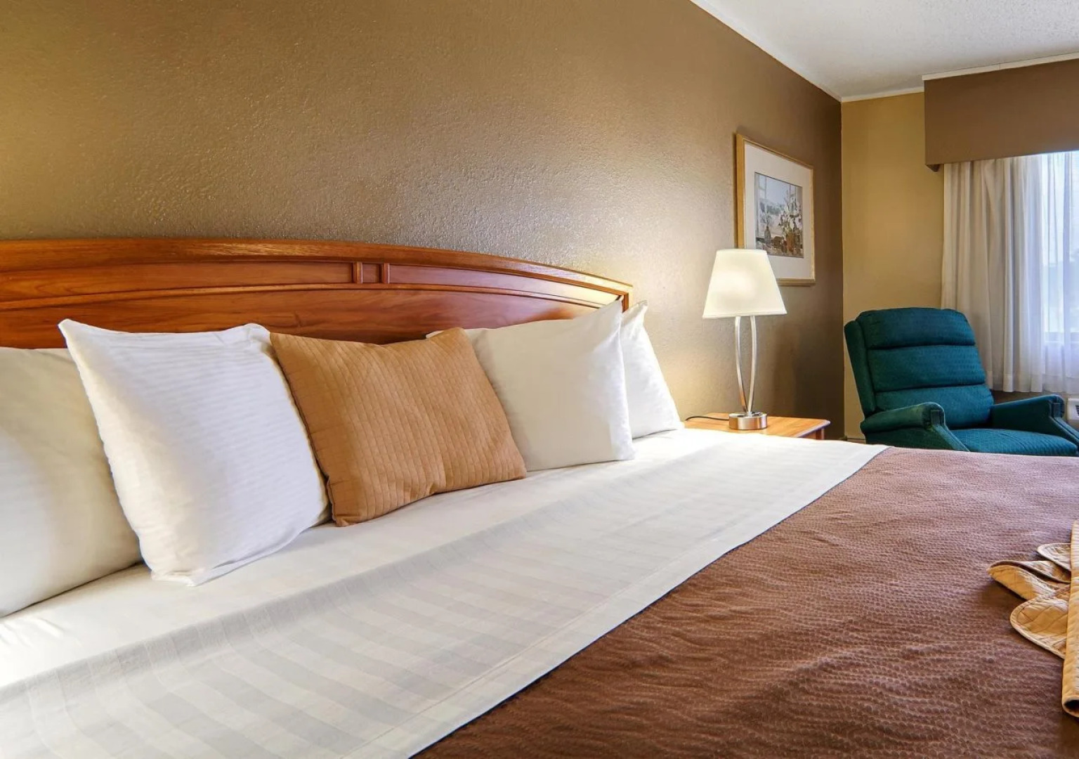 Norwood Inn & Suites