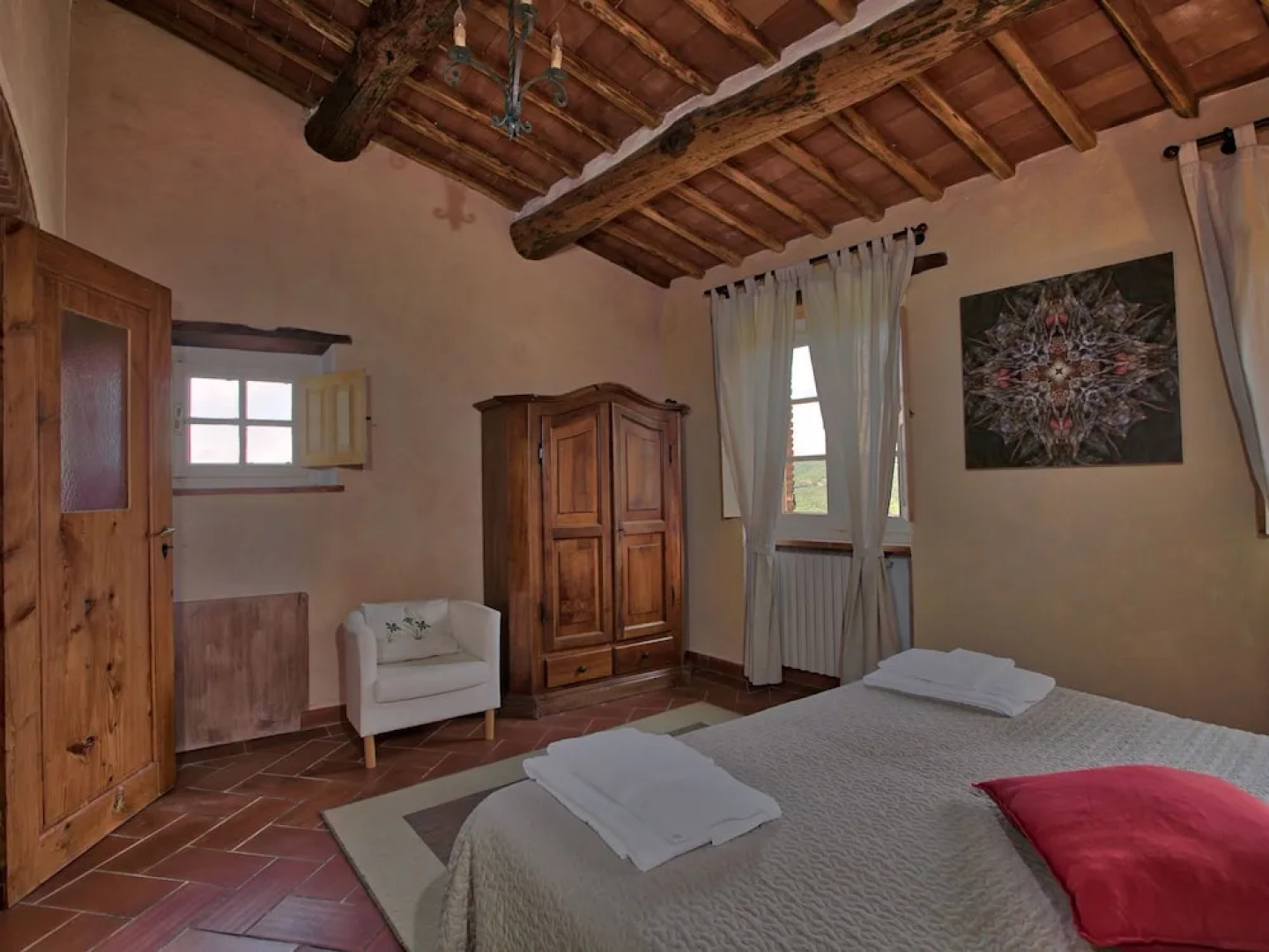 Majestic Farmhouse in Lucignano With Swimming Pool