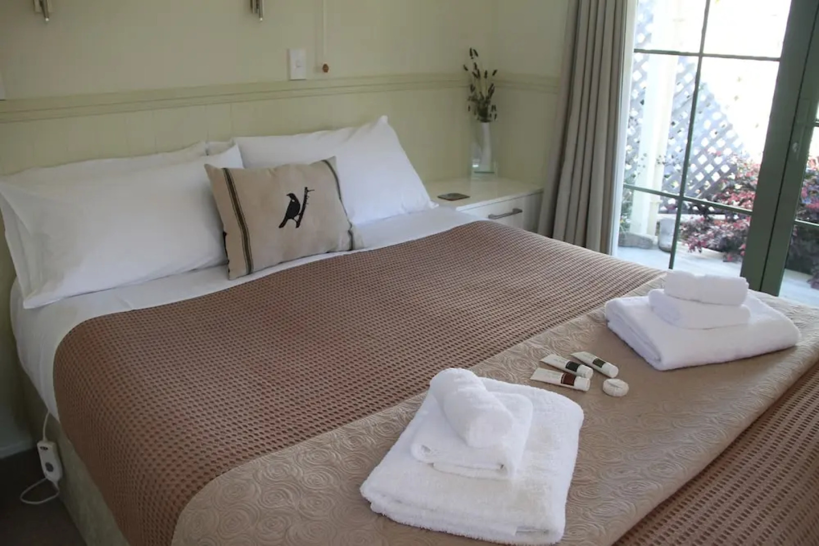 Clive Colonial Cottages