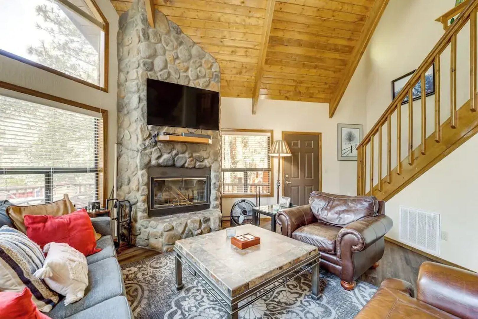 Fire Pit & Wraparound Porch: Munds Park Cabin!