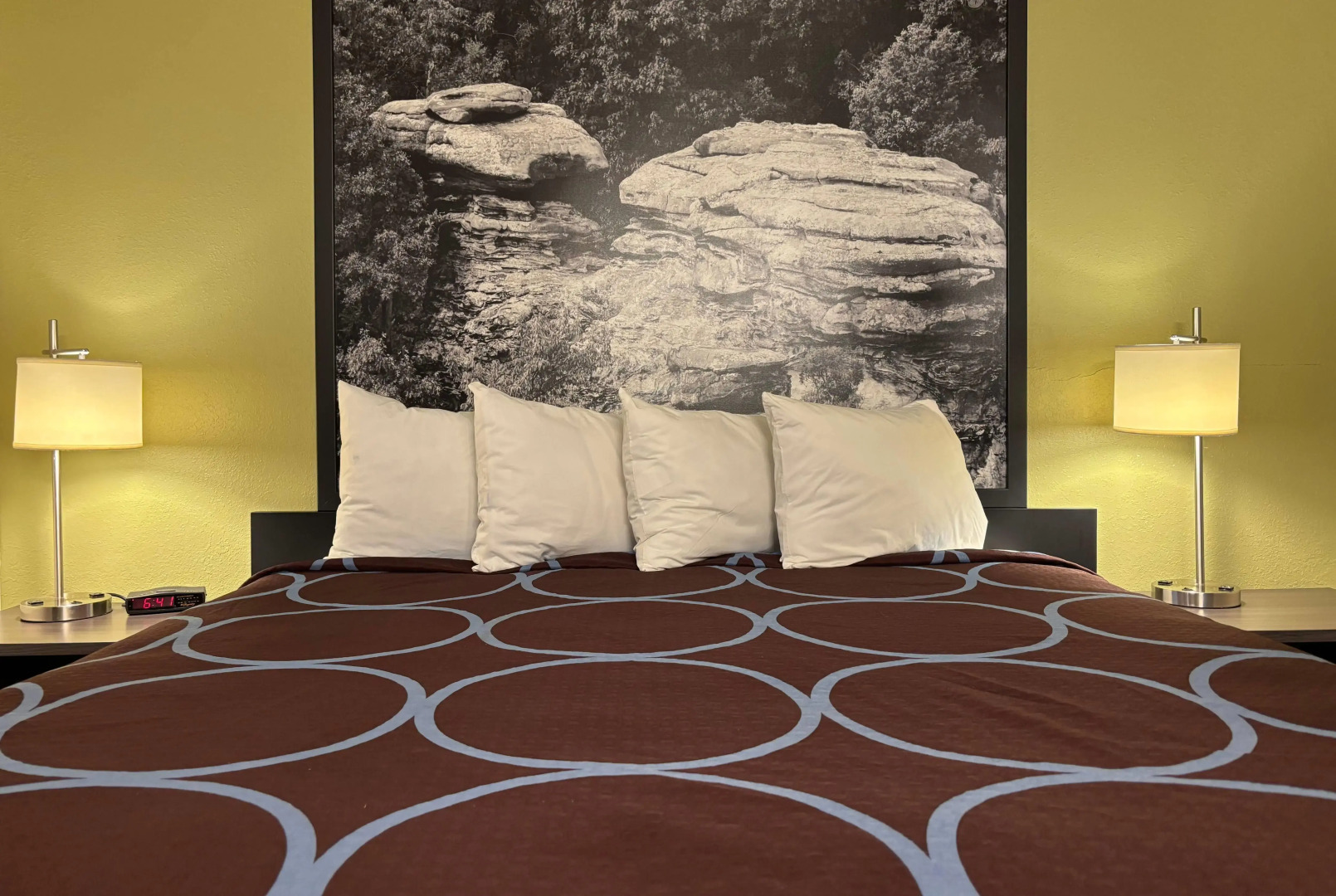 Super 8 by Wyndham Metropolis