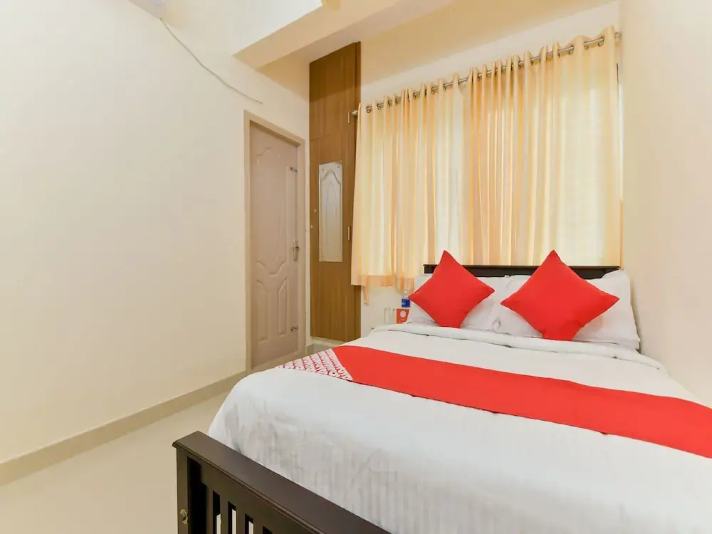 OYO 14879 Home Elegant 1BHK Kochi Airport