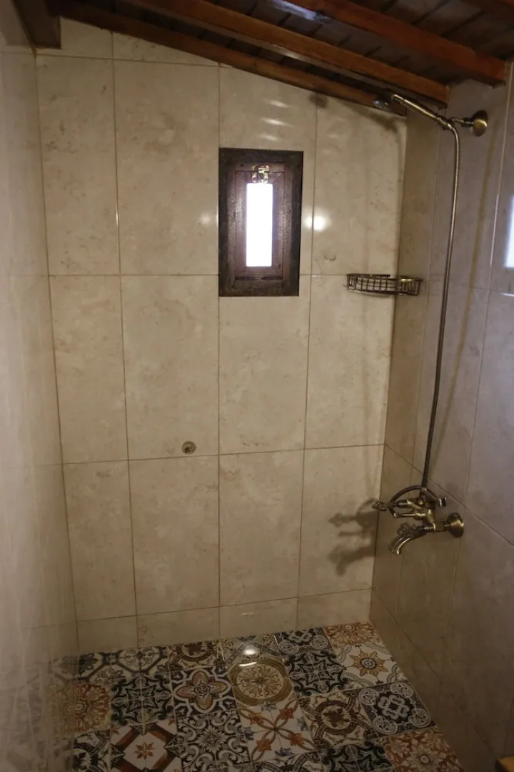 Shiraz Hotel & Restaurant