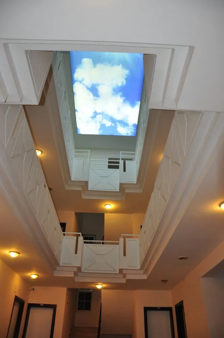 Anita Kemer Noch Hotel