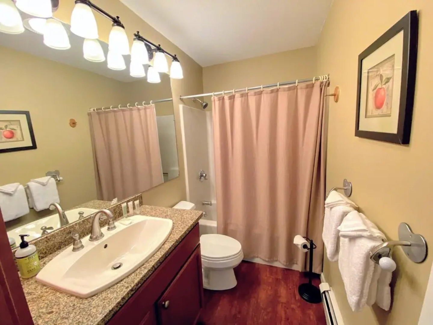 F1 Air Conditioned And Beautifully Appointed Townhome A Short Walk To The Mount Washington Hotel