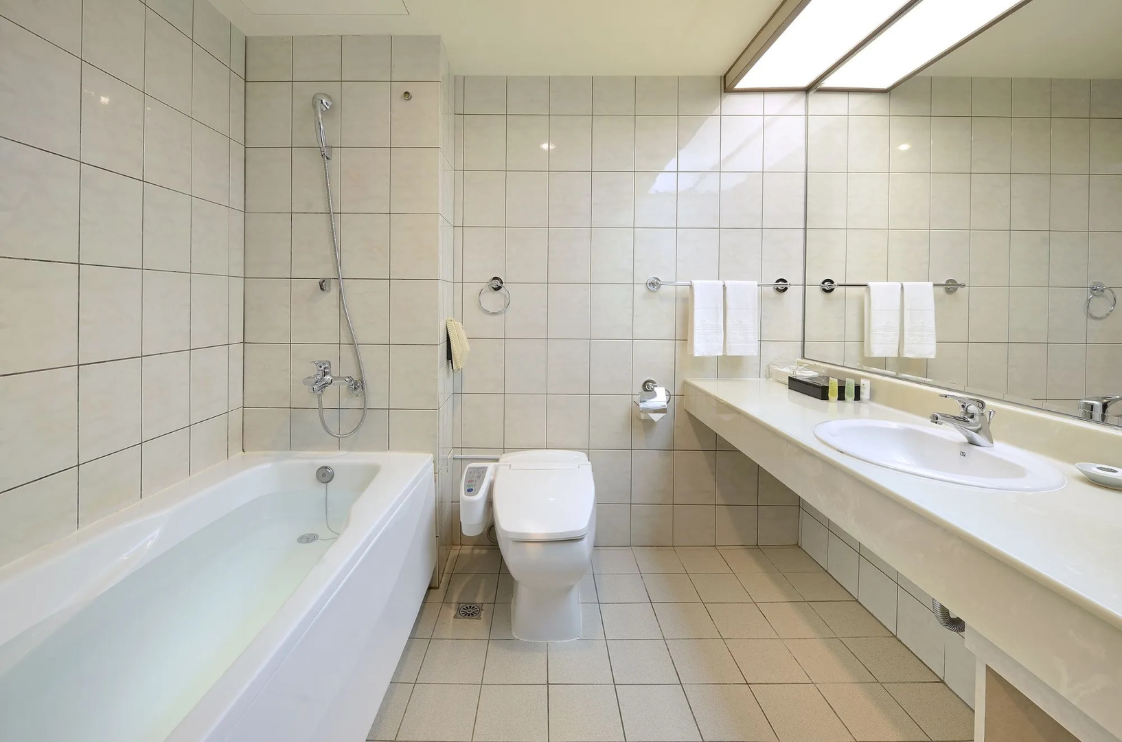 Le Midi Hotel Jungli