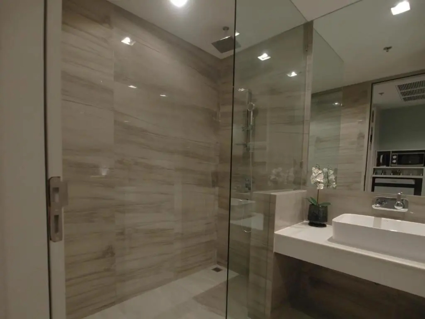 Отель The Quarter Ari by UHG