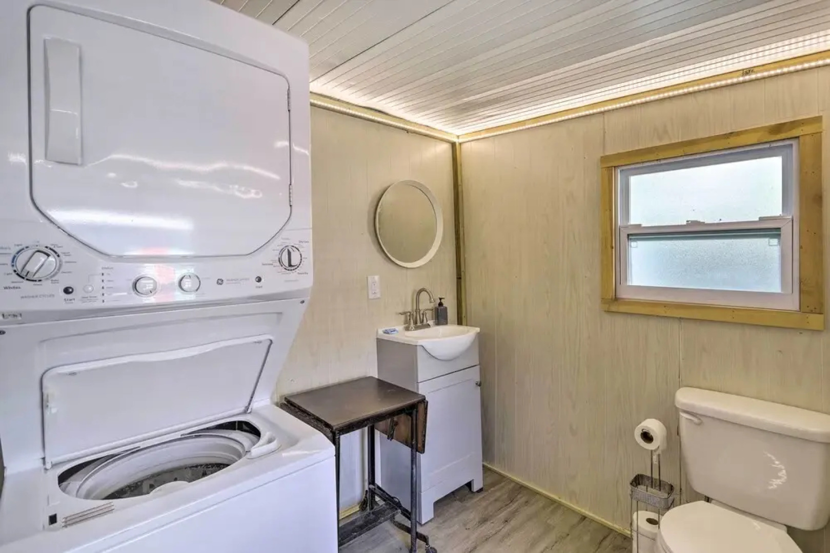 Pet-friendly Home w/ Deck - 6 Mi to Cocoa Village!