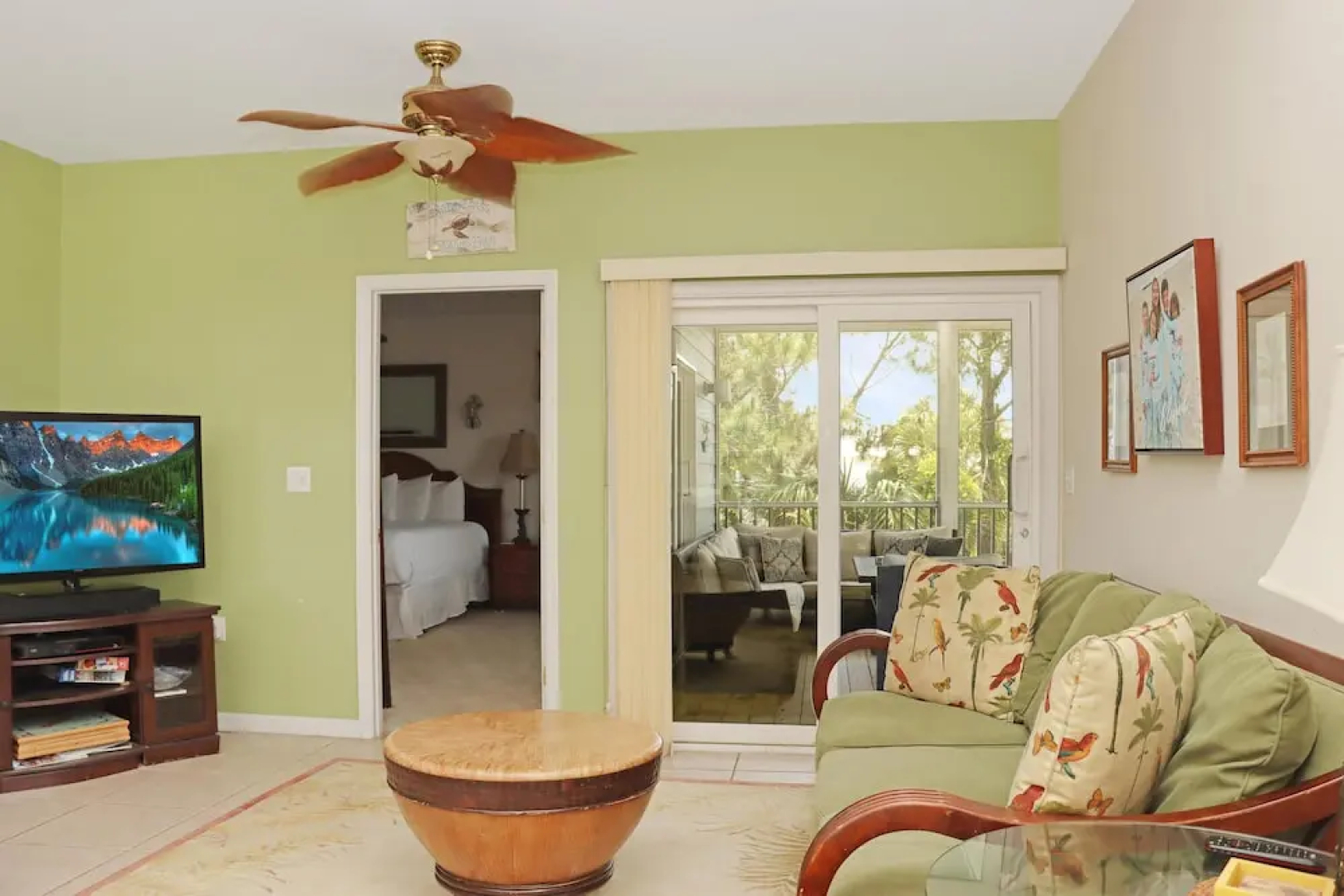 Yellow Bird Apartment