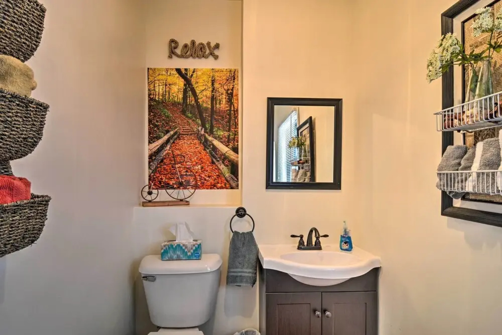 Hip Downtown Cottage - Walk to Beach, Pier, Dining