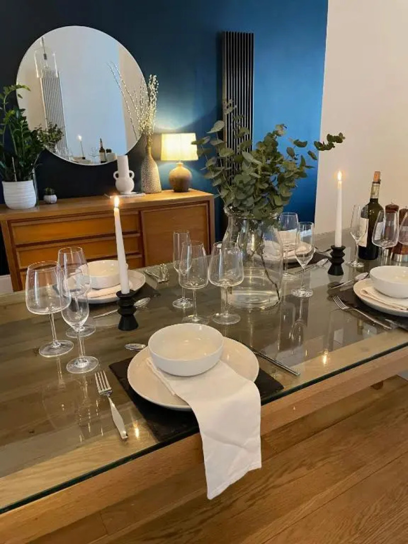 The Clock Tower Apartment - Large, Modern, 2 bed apartment, Southsea with Free parking - sleeps 4