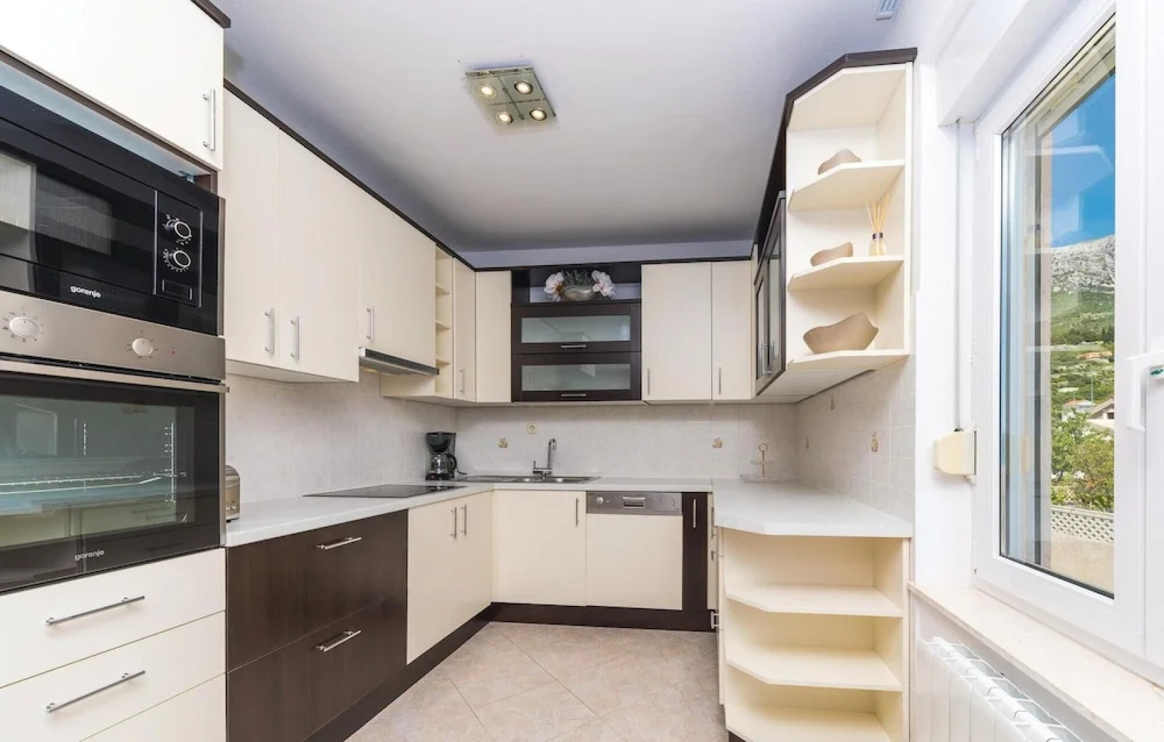 Nice Home in Kastel Kambelovac With Wifi and 4 Bedrooms