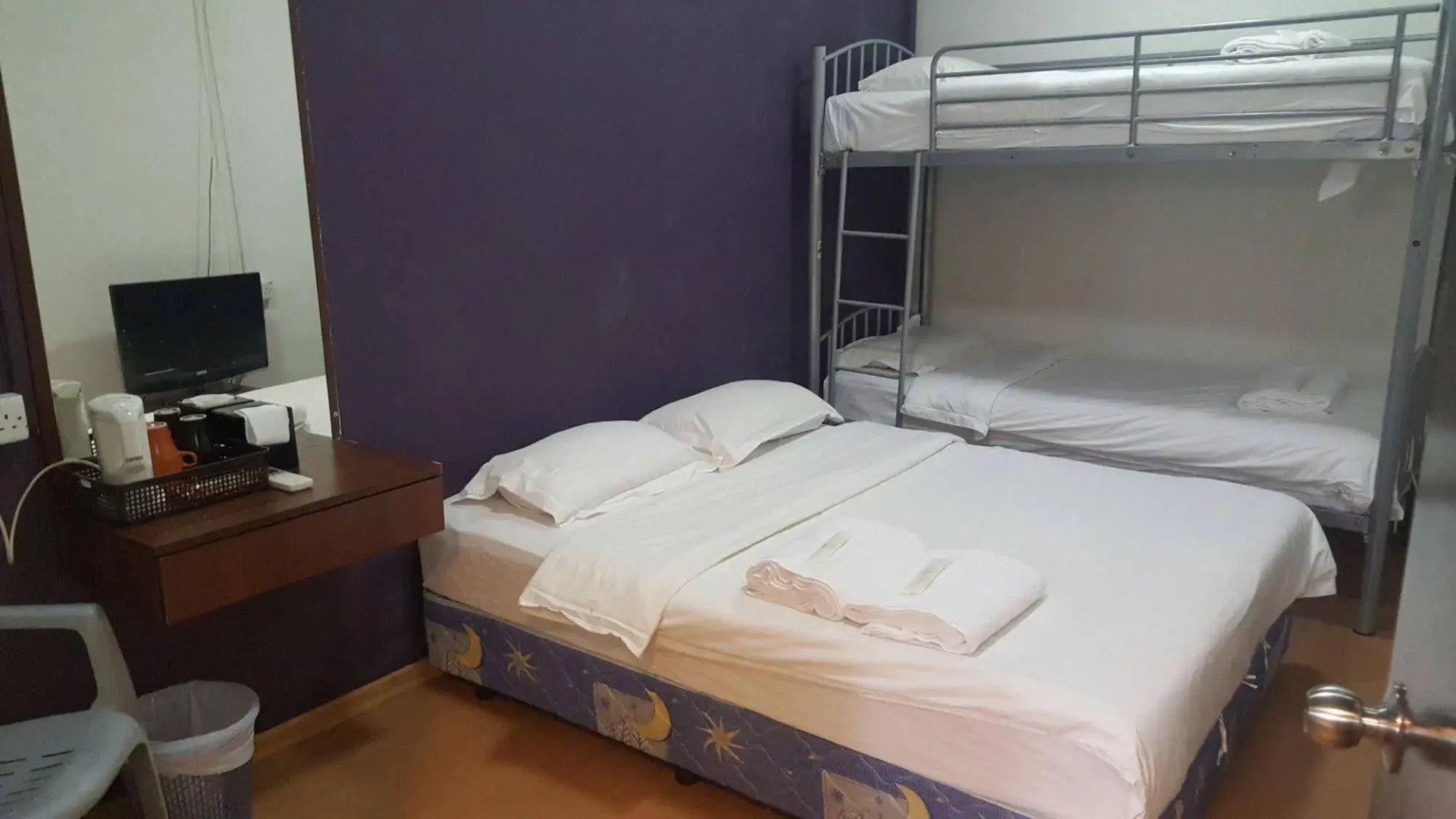 CUBE Family Boutique Capsule Hotel