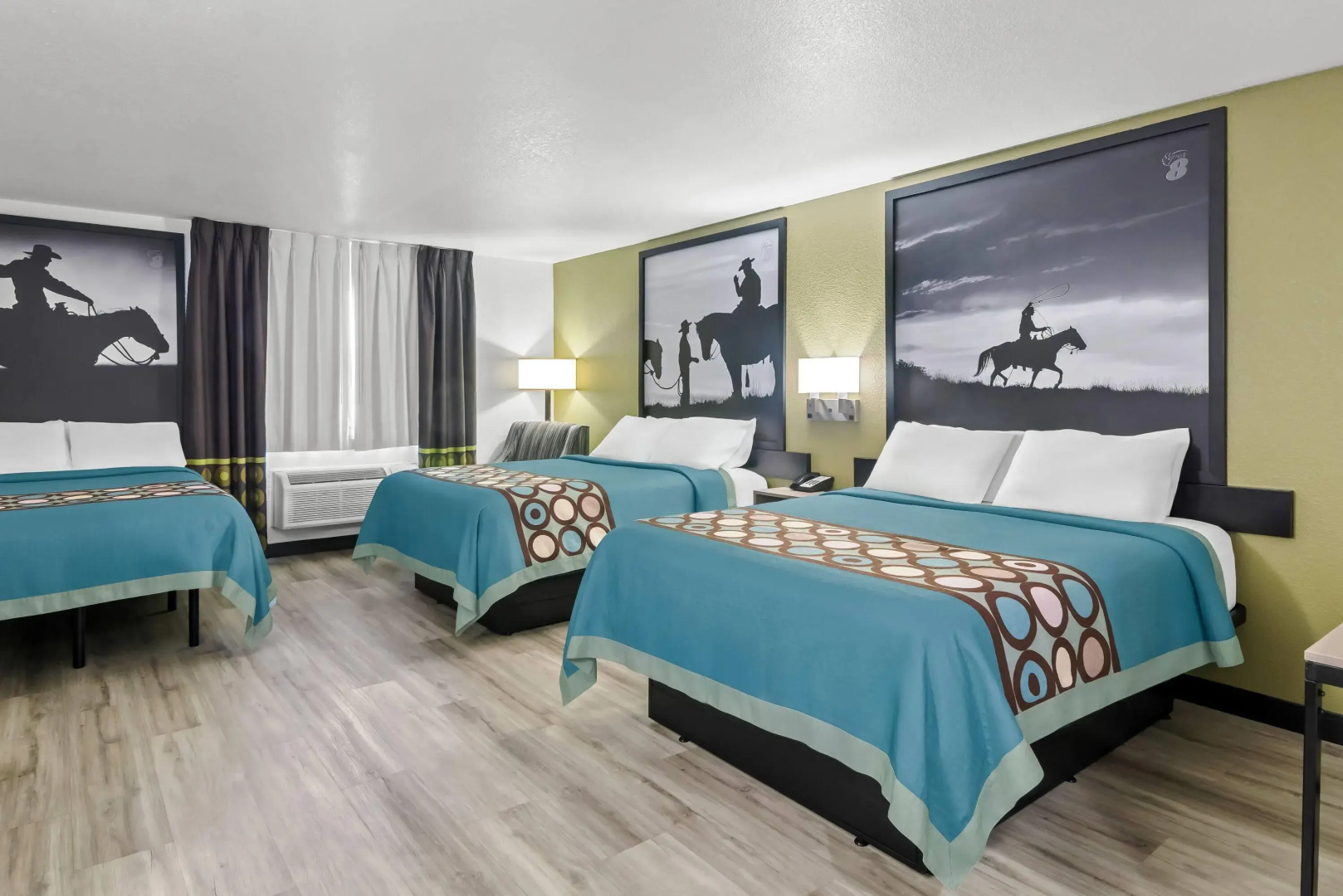 Super 8 by Wyndham Weatherford