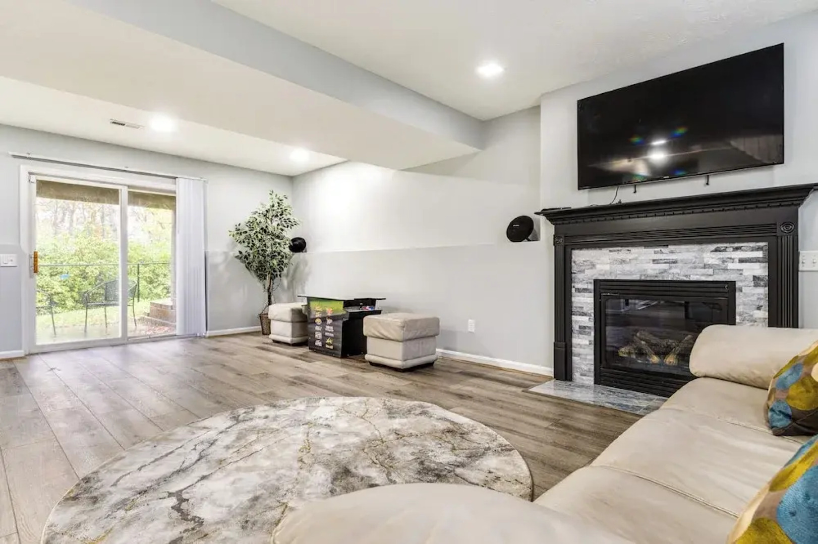 Cozy Ohio Home - Deck, Arcade Games & Near Golfing