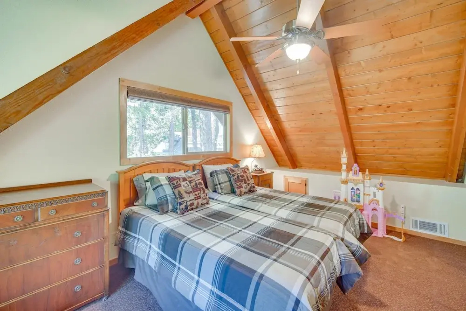 Serene Cabin Rental Near Lake Arrowhead Village!
