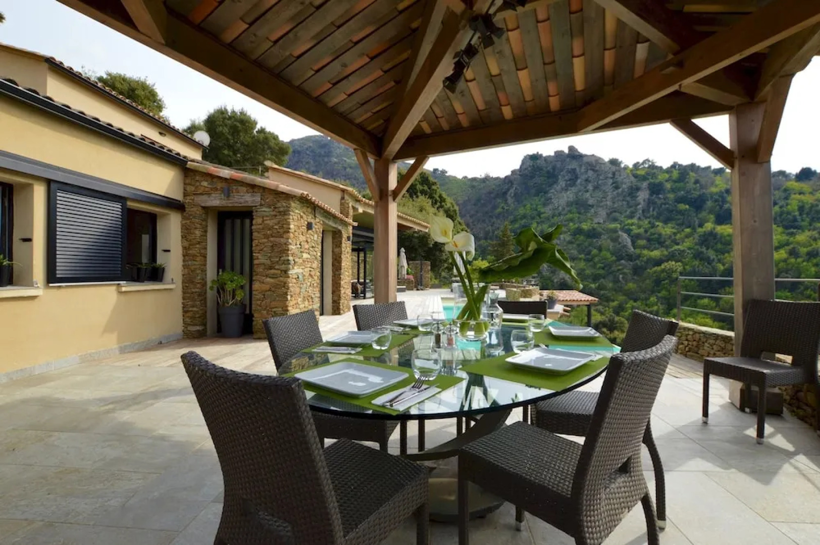 Villa piscine à débordement panorama