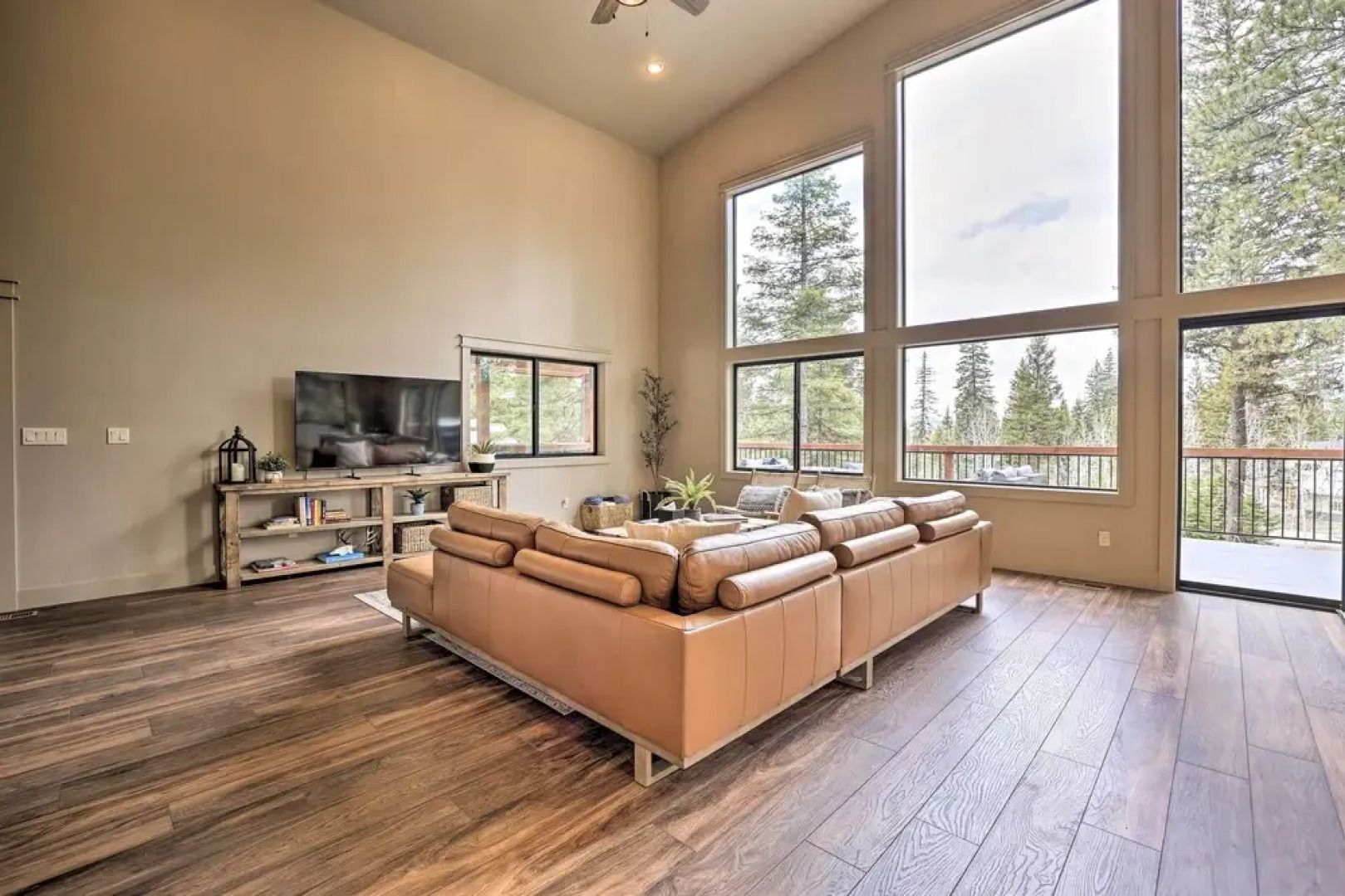 Sled Hill & Hot Tub Access: Mccall Family Cabin!