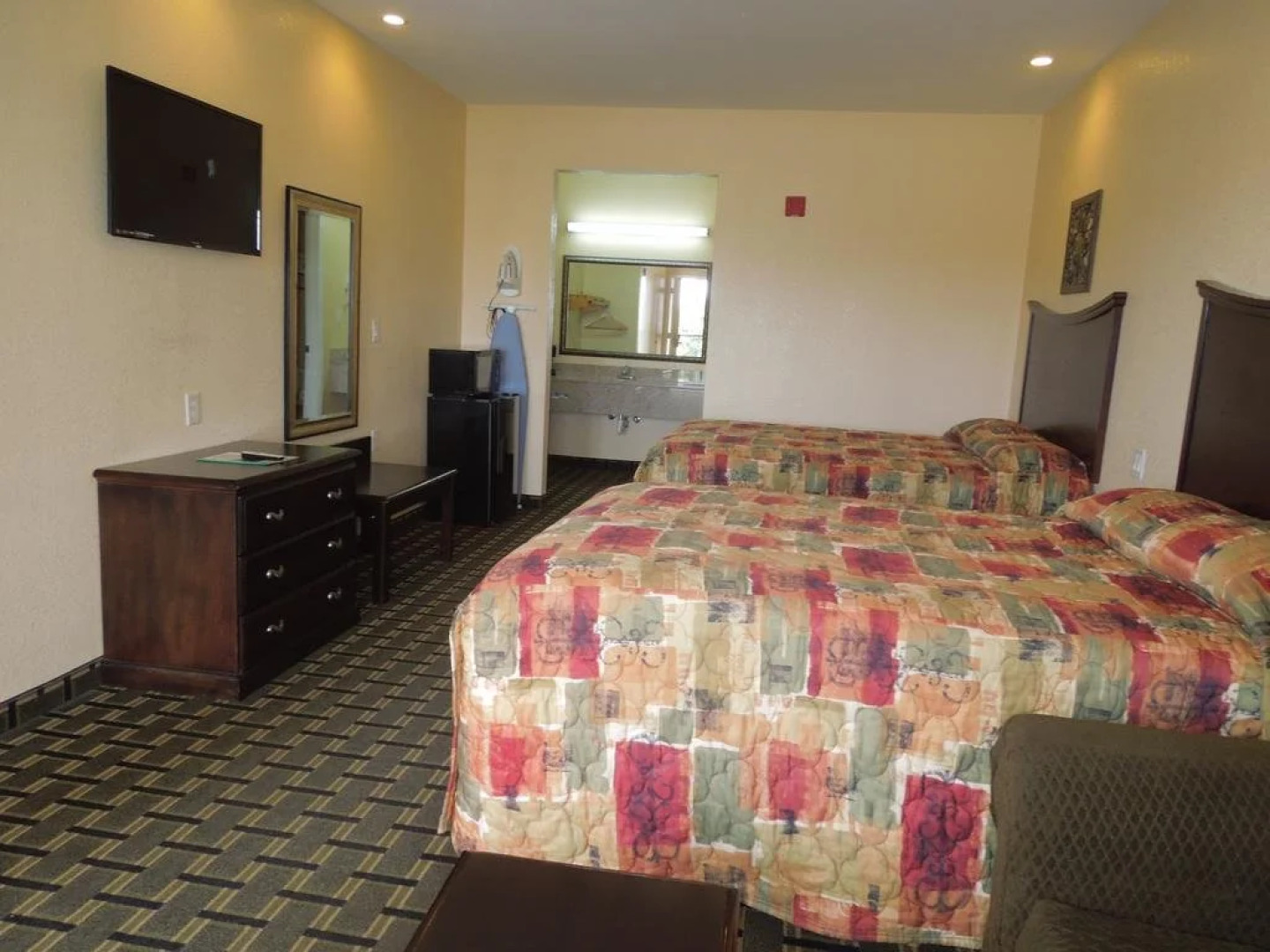 Homegate Inn and Suites