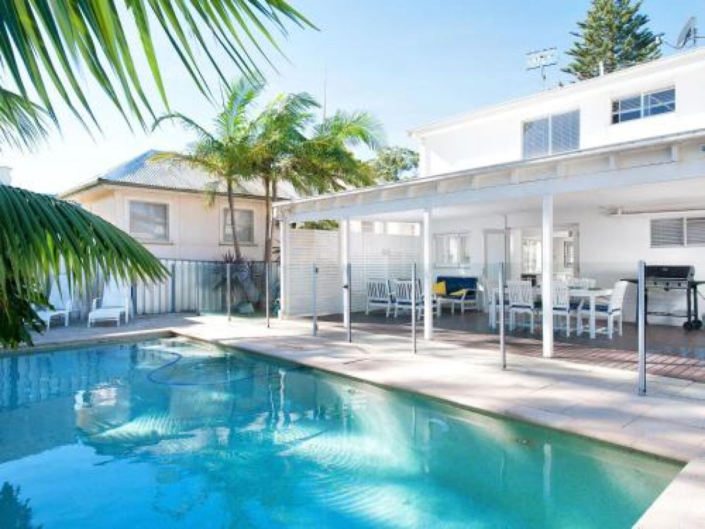 The White House', 25 Tomaree Road - Fantastic House With Pool, Linen Foxtel And Wii-U