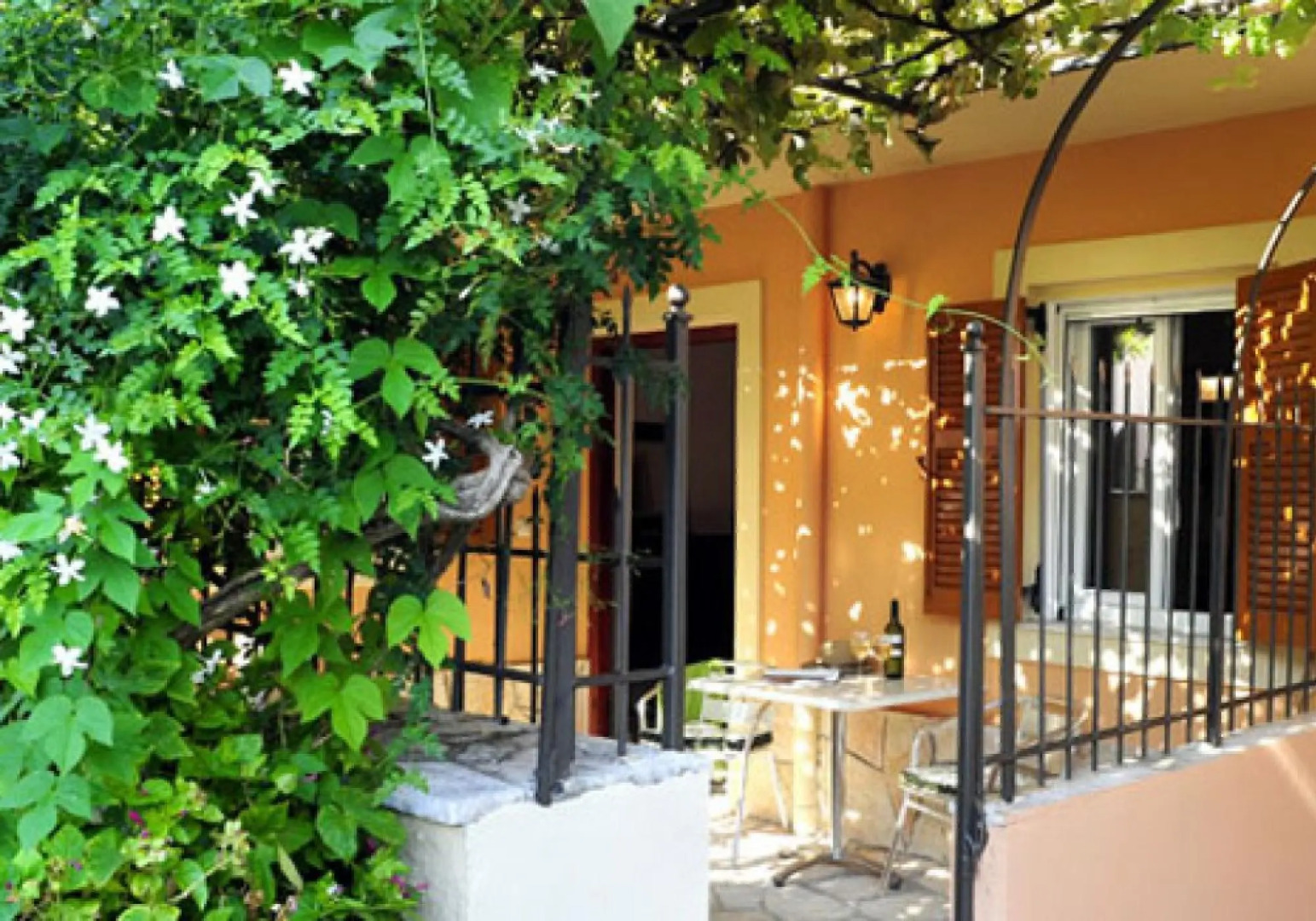 Foteini Apartment Walk to Beach Wifi Car Not Required - 2618