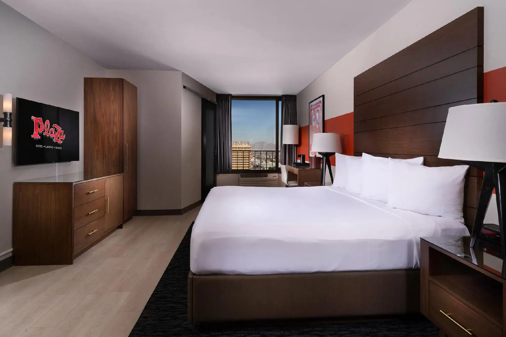 Отель Plaza and Casino