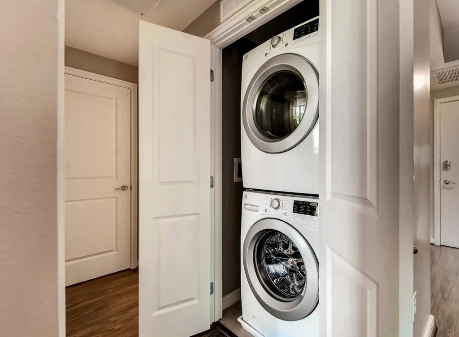 Global Luxury Suites at Metropolitan North