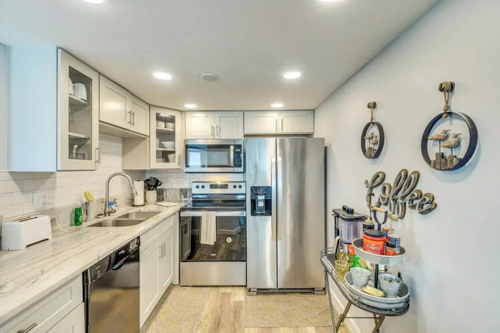 Beautiful Daytona Beach Shores Condo w/ Hot Tub!