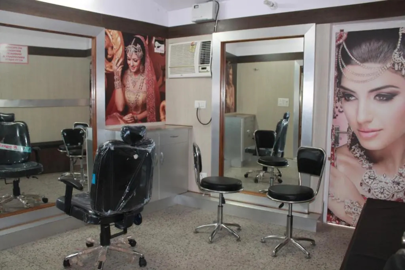 Hotel Rajhans International