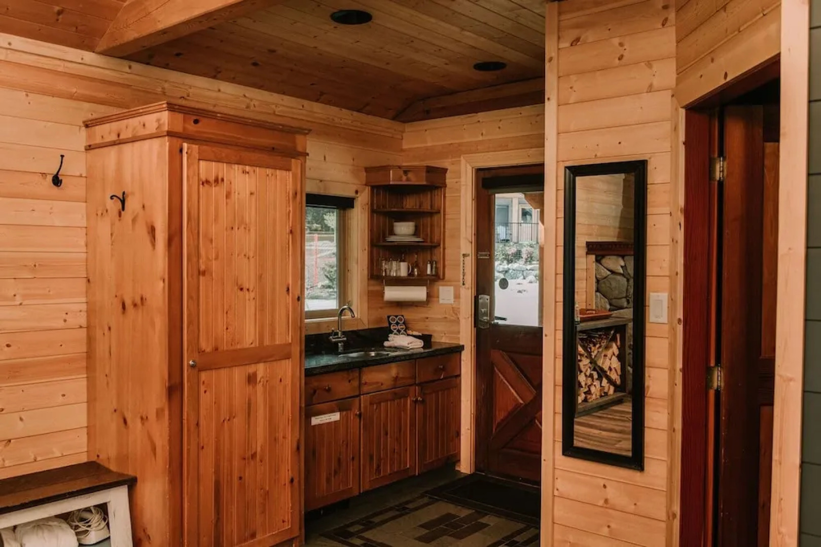 Rowena's Inn On The River