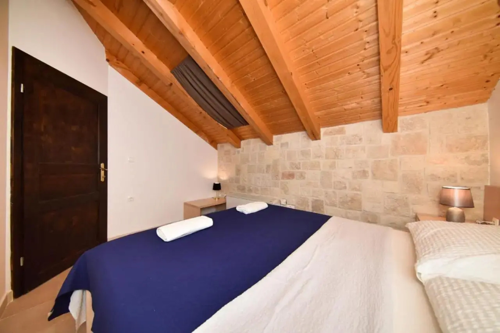 Authentic Stone House Stela & Lea