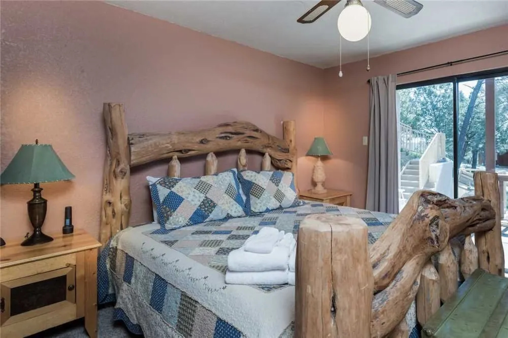 2 Sisters Mountain Home - Three Bedroom Cabin with Hot Tub