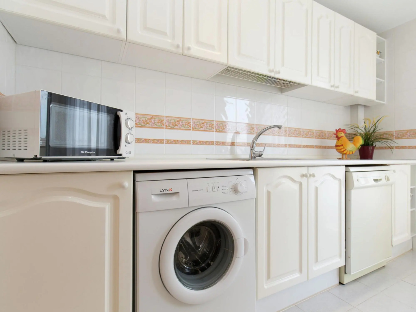 Well-Kept Apartment with Views of the Sea, Two Swimming Pools Near Vinaròs