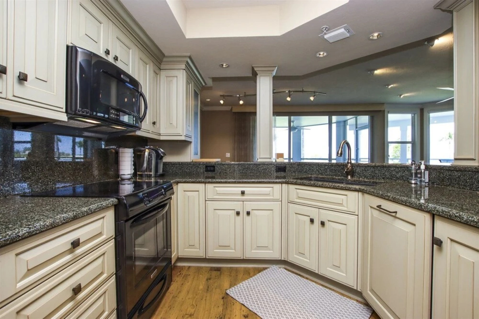 South Seas Lands End 1637