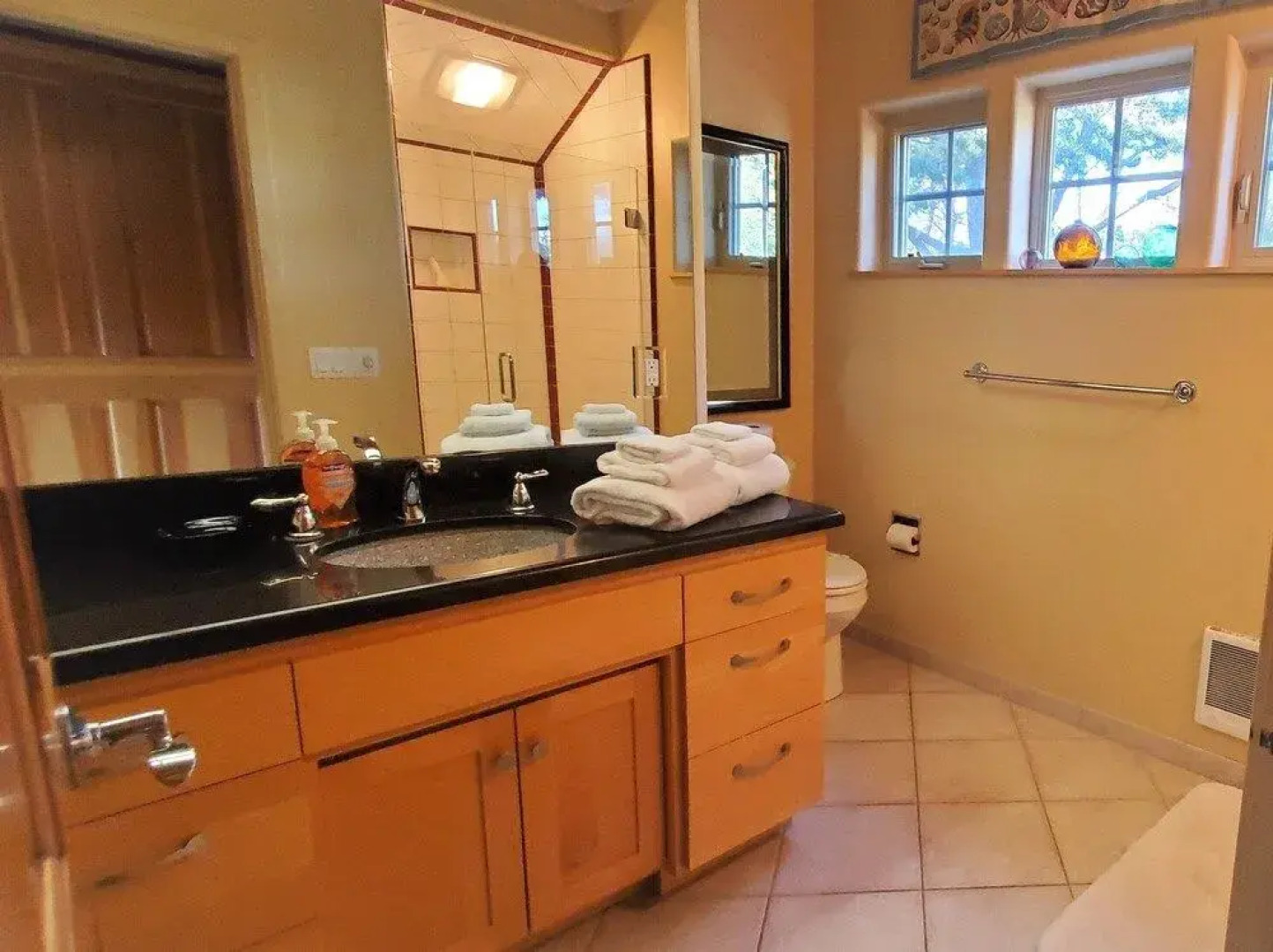 Seaside Garden Retreat 2 Bedroom Home by Redawning