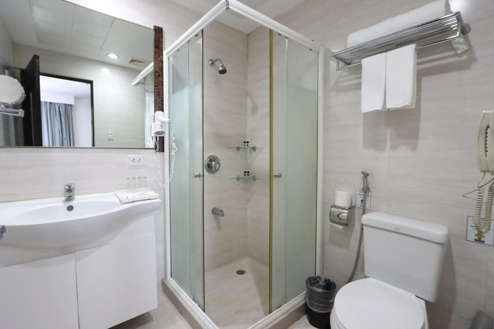 Paseo Premiere Hotel