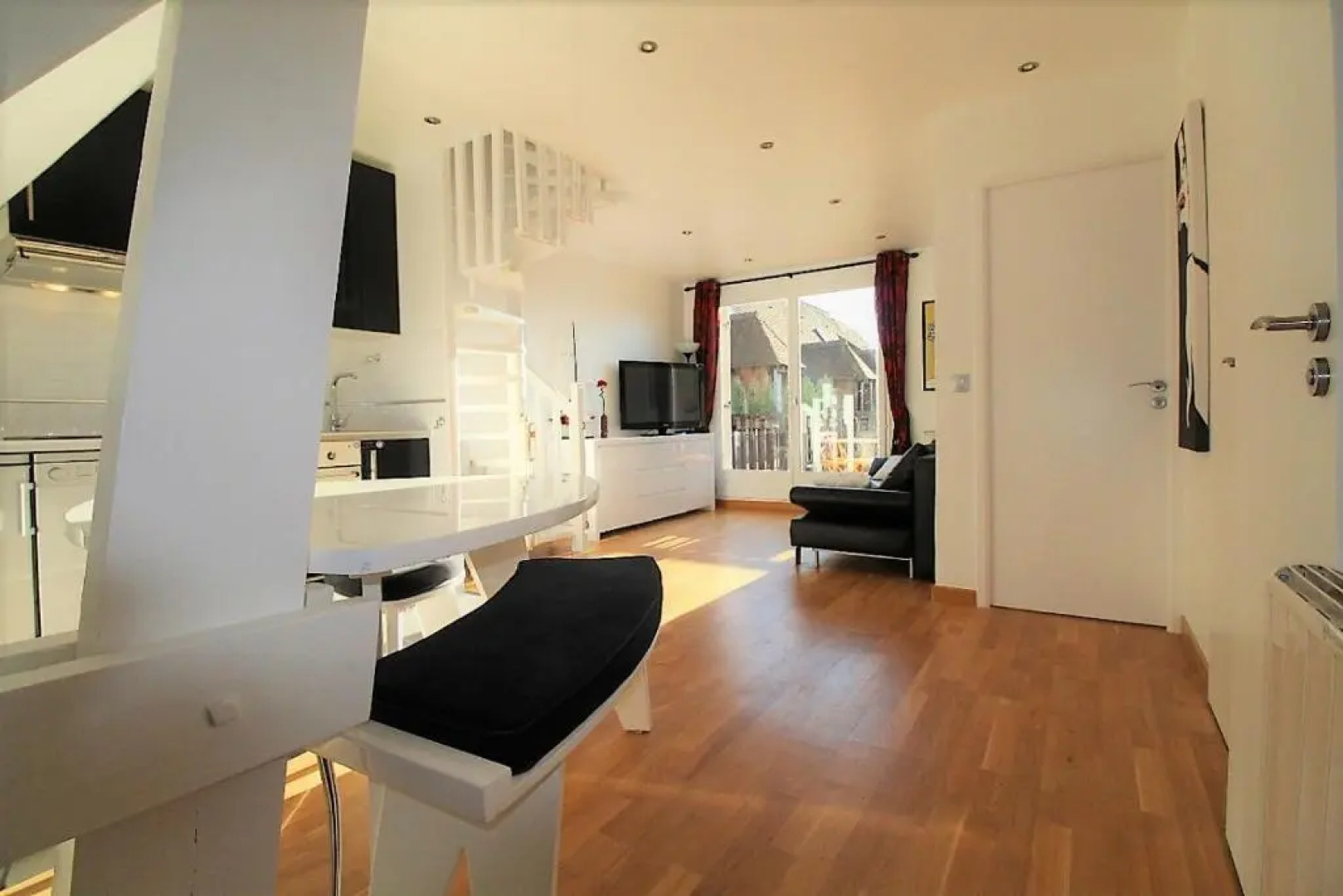 CADRE EXCEPTIONNEL: Duplex Classé 4**** Tennis, Piscine, Parking, Linge inclus, WIFI, Matériel BÉBÉ, proximité CENTRE