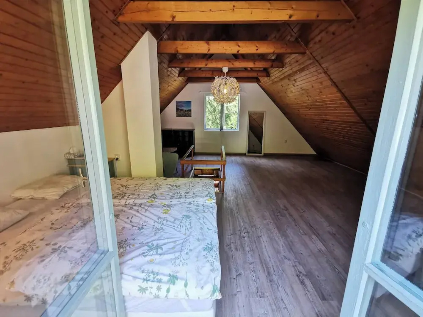 Sunny Wooden House on Creek, 30 Minutes Prague