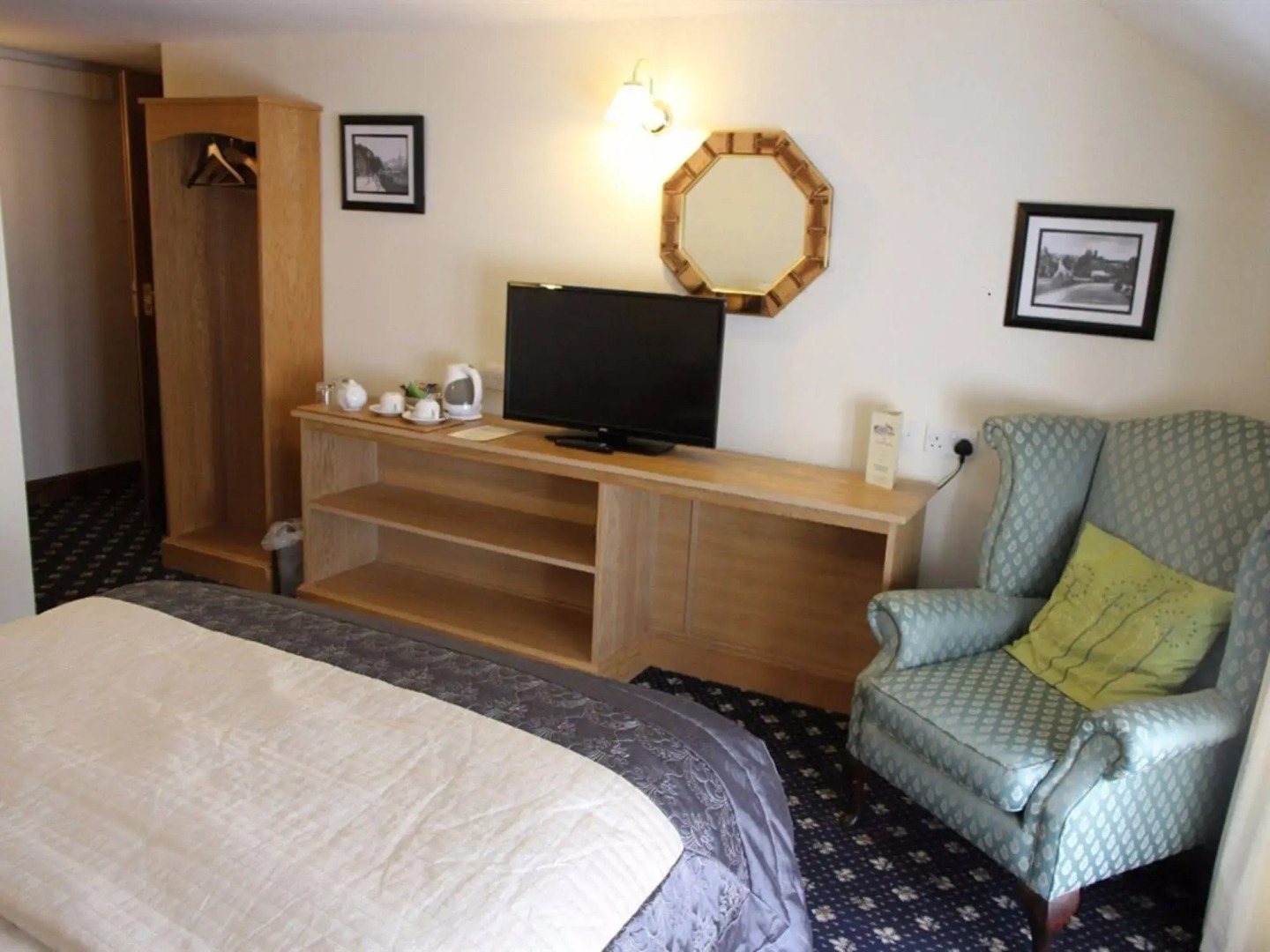 The Jug and Glass Inn