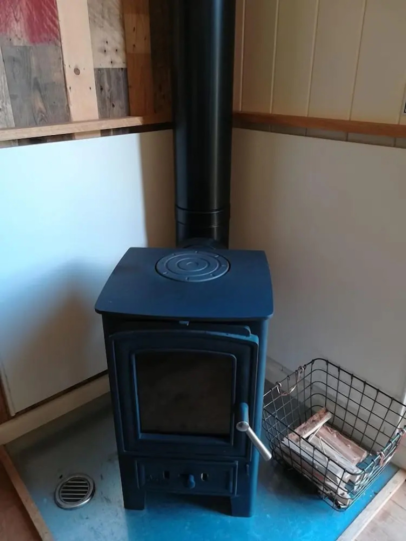 Gaggle Of Geese Pub & Shepherd Huts