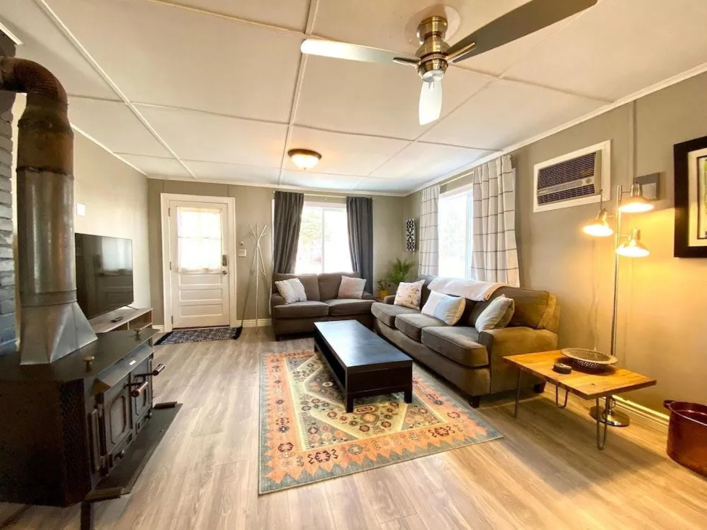 Adorable Bungalow Near Downtown Loveland!