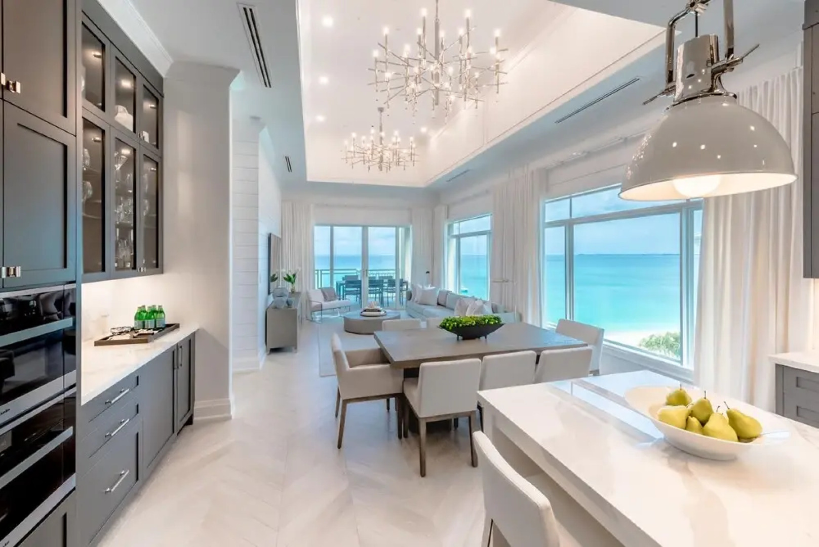 Club Se7en at The Beachcomber