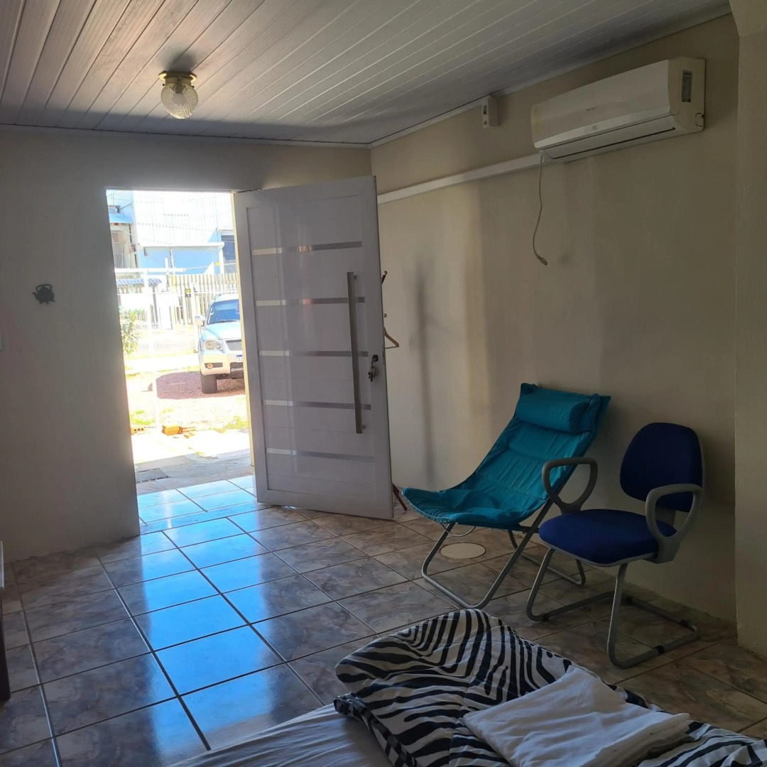 Kitnet casal e apartamento com lareira e vista jardim