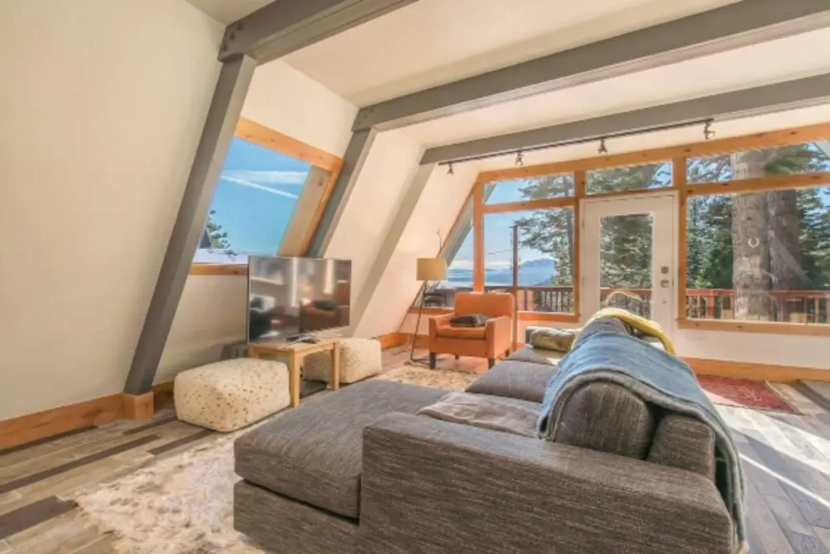 Dancing Bear by Avantstay Newly Remodeled A Frame in Talmont Access To Lake Tahoe Park Association