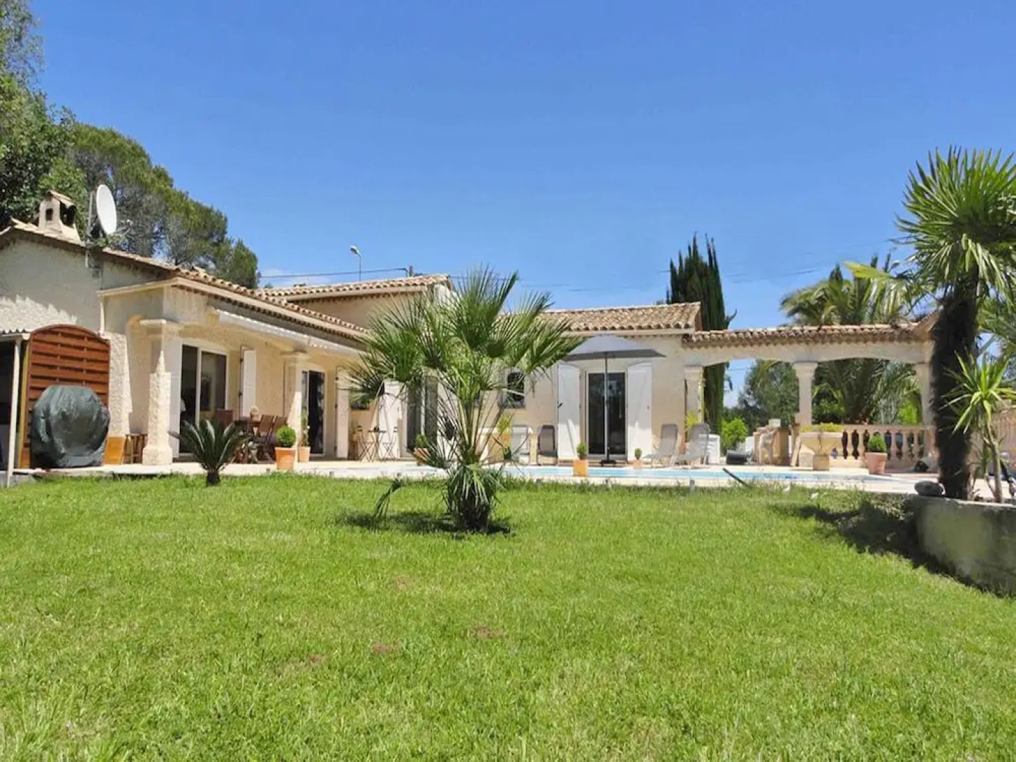 Detached Villa With Private Pool and air Conditioning, 10 km From the Mediterranean