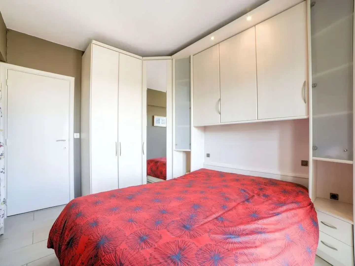 Simplistic Apartment in Blankenberghe near Belgium Pier