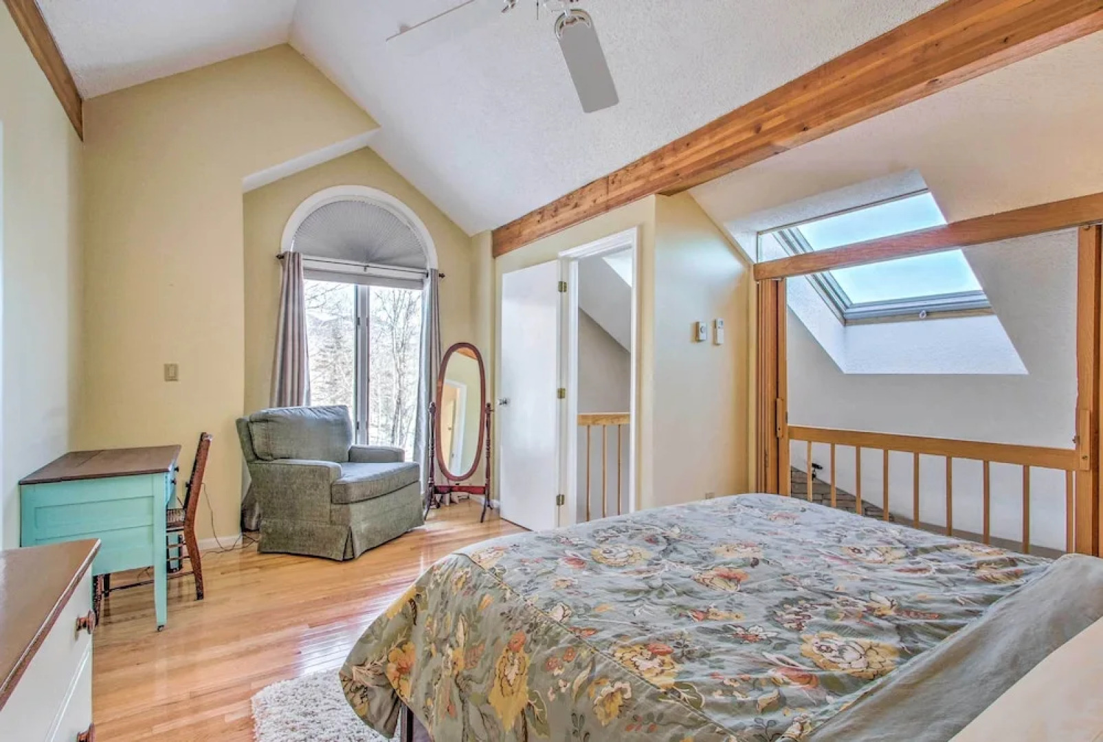 Ski Condo w/ Pool, Close to Story Land & Attitash!