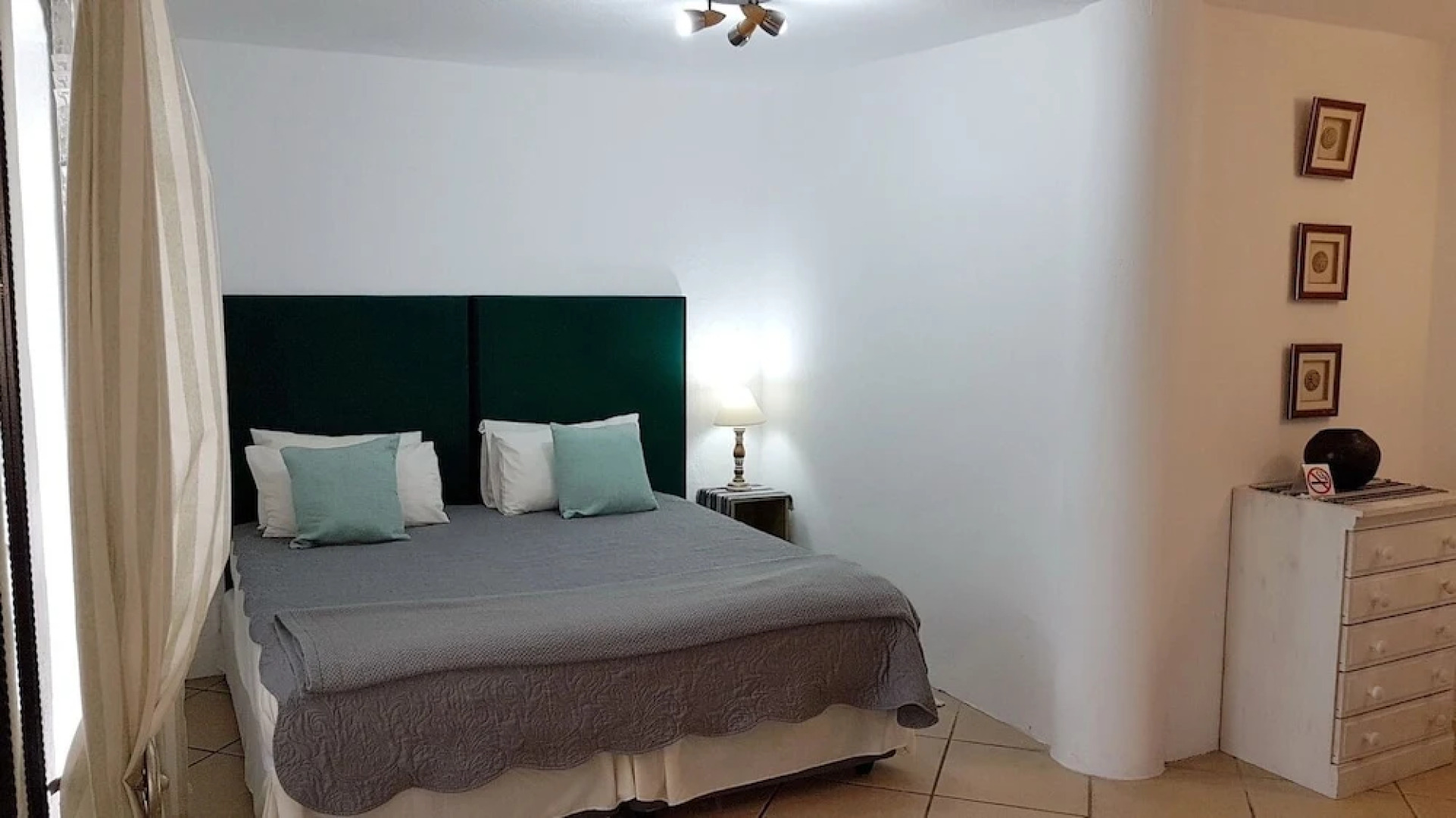 Six Valk Avenue Guest House