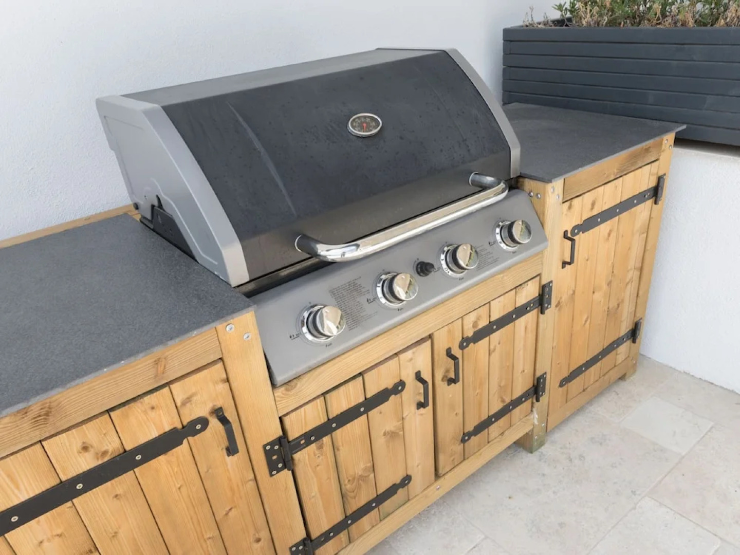 Modern Villa in Azille with Private Pool and Jacuzzi