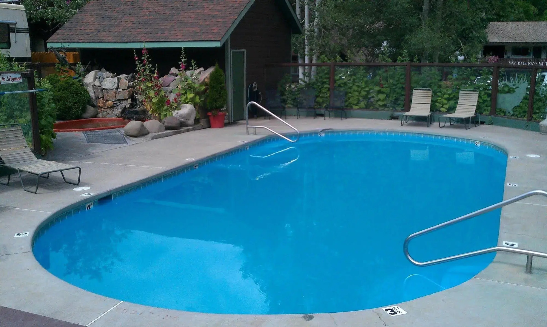 Twin Peaks Lodge & Hot Springs